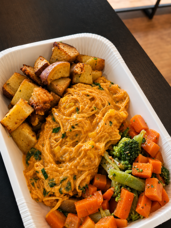 FIT de Fricassê de Frango, Batata Doce e e Cenoura c/ Brócolis
