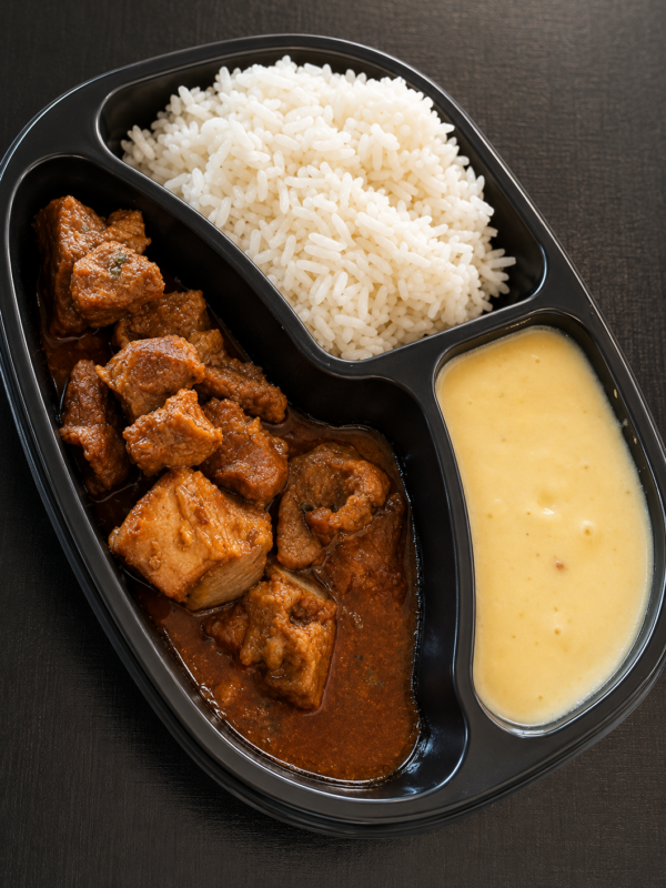 JANTINHA de Cubos de Pernil ao Molho Barbecue, Arroz Branco e Purê de Mandioca (400g)